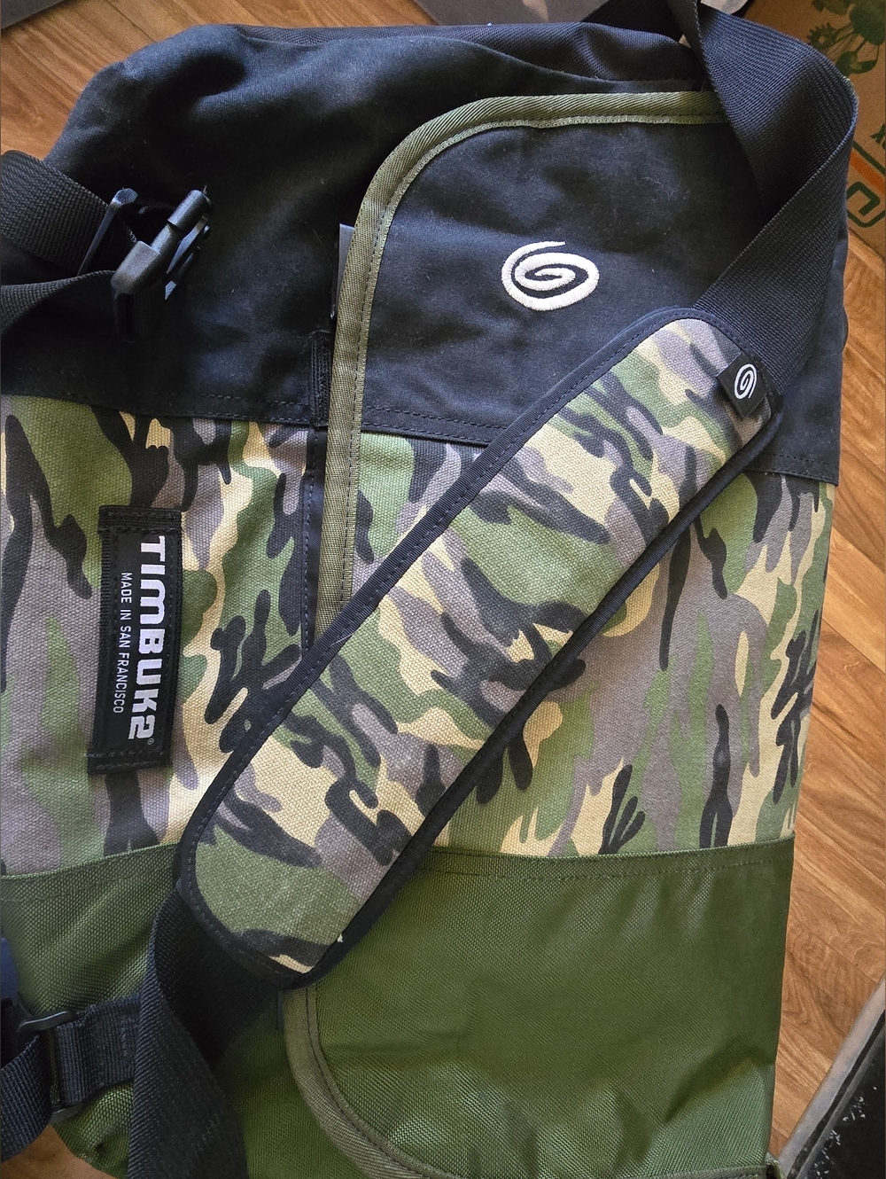 Timbuk2 Green Camo Messenger Bag - Picture 10 of 10